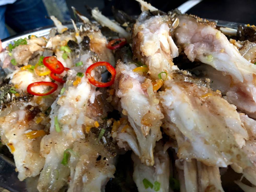 ESPINETAS DE MERO A LA BRASA DEL RESTAURANTE CAÑABOTA CAPEL