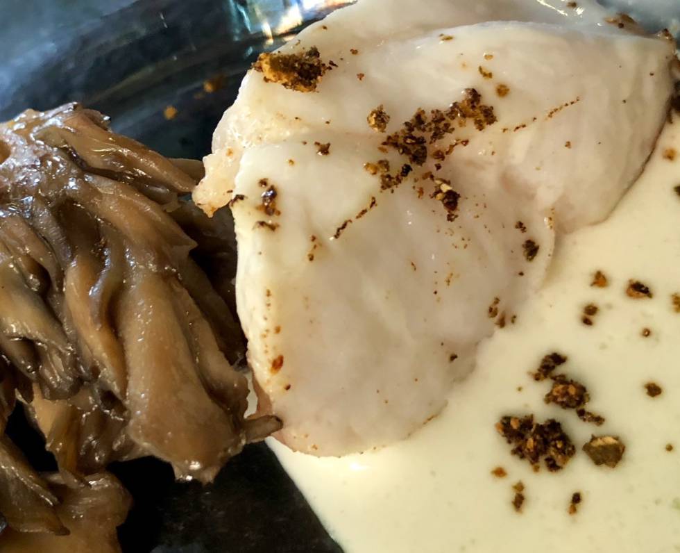 MERO A LA MEUNIÈRE DE KOMBU CON SETAS MAITAKE EN ESCABECHE CAPEL