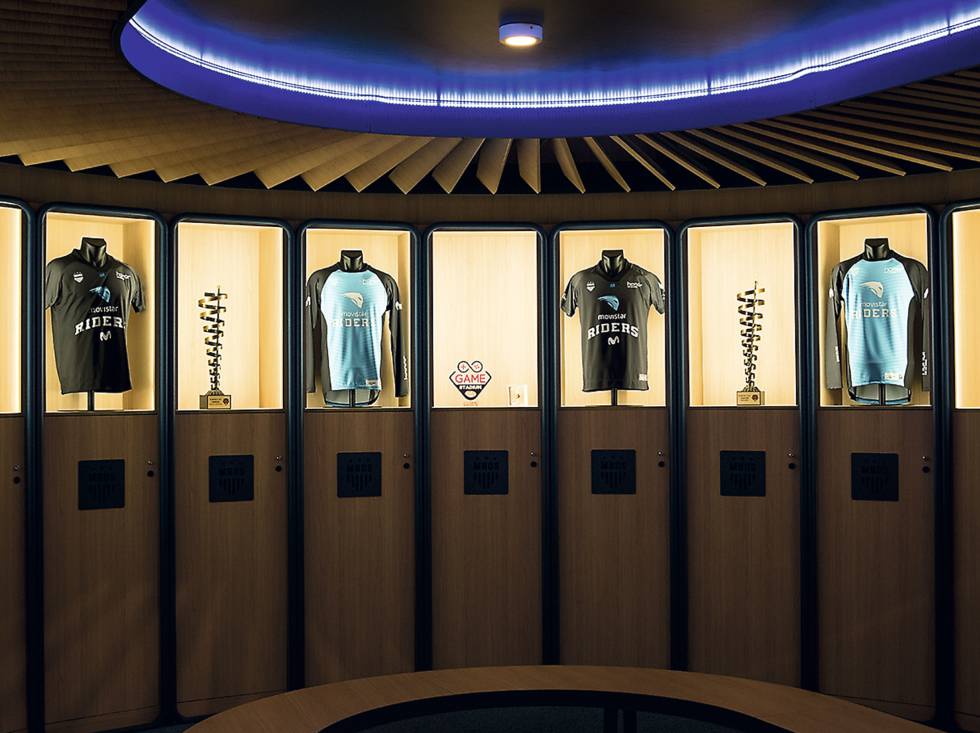 Vestuario del club Movistar Riders en Madrid.