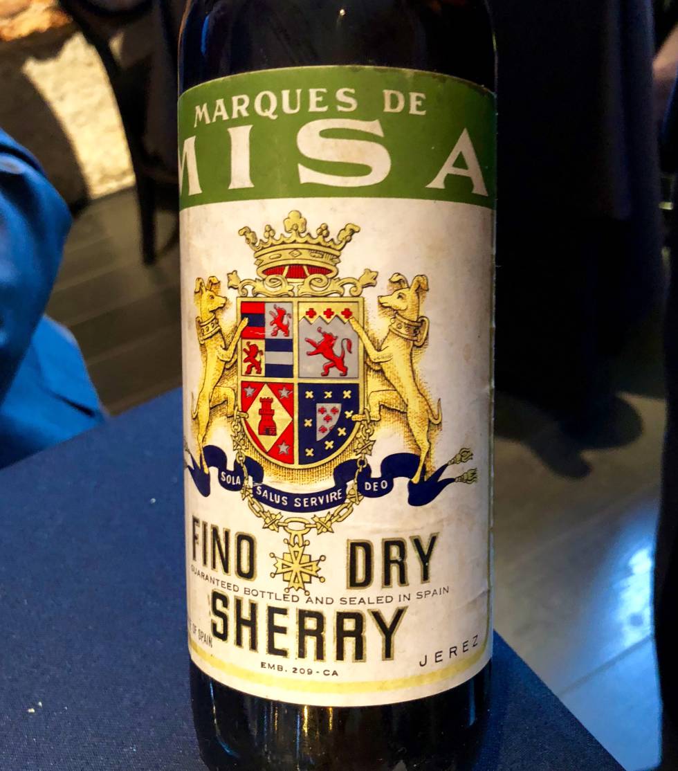 FINO MARQUÉS DE MISA EMBOTELLADO EN 1972. EN EL CORRAL DE LA MORERÍA CAPEL