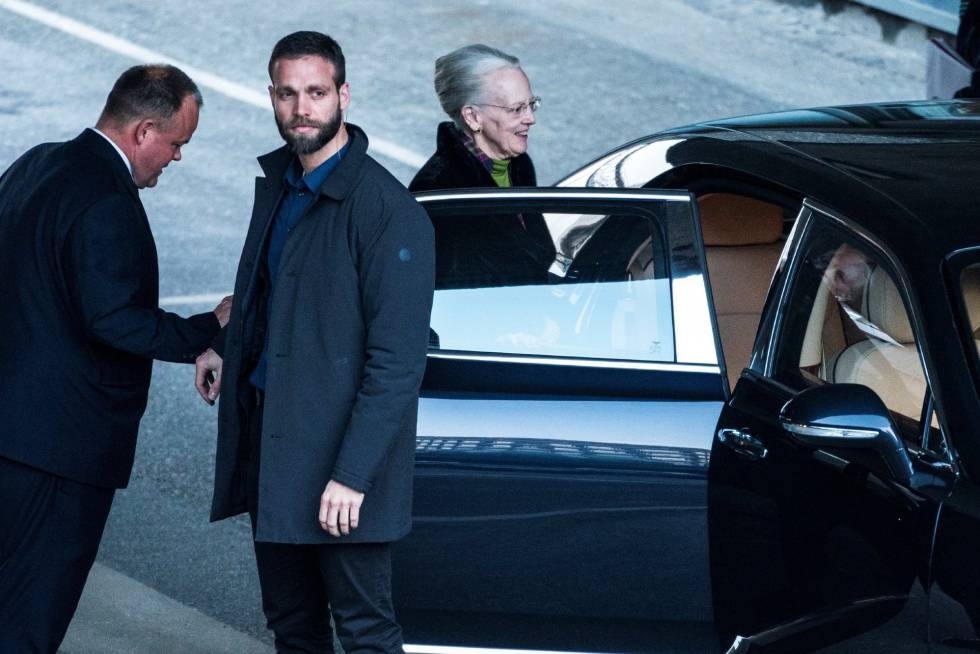 La reina Margarita de Dinamarca a su salida del hospital tras visitar a su marido el príncipe Enrique, en Copenhague (Dinamarca) el pasado 9 de febrero.