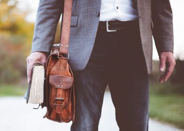 15 bolsos de hombre con estilo para olvidarse de los bolsillos