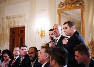 Un joven a Trump: “¿Cuántas escuelas y niños tienen que ser tiroteados?”