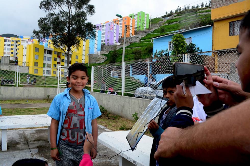 Niños de la Comuna 10 de Pasto (Nariño) participan en el proyecto La Ventana de vídeo.