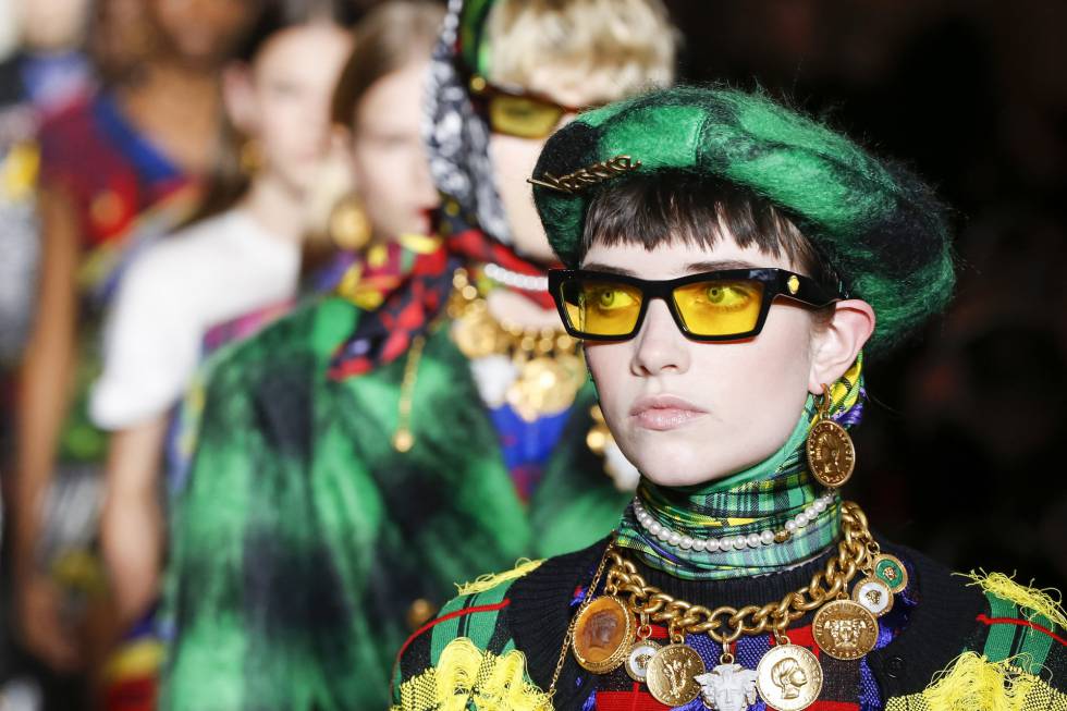 Colección de Versace durante la Milan Fashion Week OtoñoInvierno 201819.