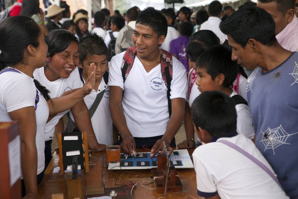 Alumnos de la 'universidad indígena' de Toribío.