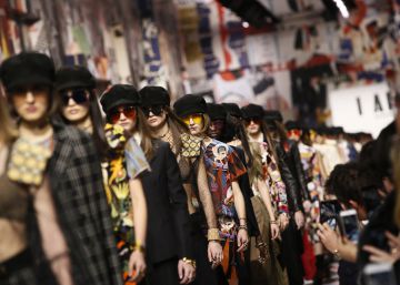 Dior reivindica en la pasarela de París el ‘peace and love’