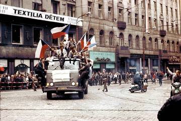 Protestas de la juventud checa en Praga para pedir reformas del gobierno comunista en 1968. También recibieron lo suyo.