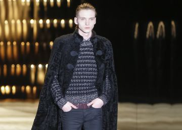 Saint Laurent pinta a la mujer de negro