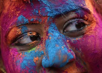 El Festival Holi tiñe de color la India
