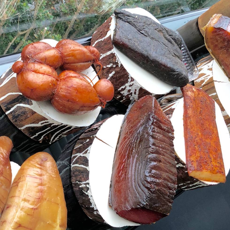 MESA DE SALAZONES EN EL RESTAURANTE QUIQUE DACOSTA CAPEL