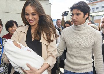 Eva González y Cayetano Rivera presentan a su hijo