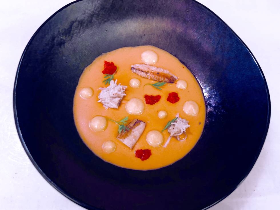 ROYAL DE CENTOLLA A LA SALSA GRIBICHE CON MANTECA "COLORÁ" CAPEL