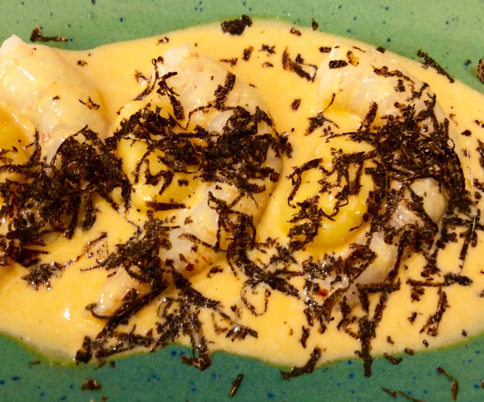 GAMBAS DE HUELVA A LA SALSA BEURRE BLANCHE DE SU PROPIO CORAL CAPEL