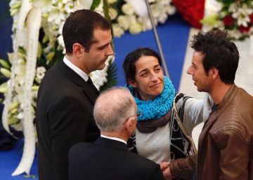 La capilla ardiente de Gabriel Cruz, en imágenes