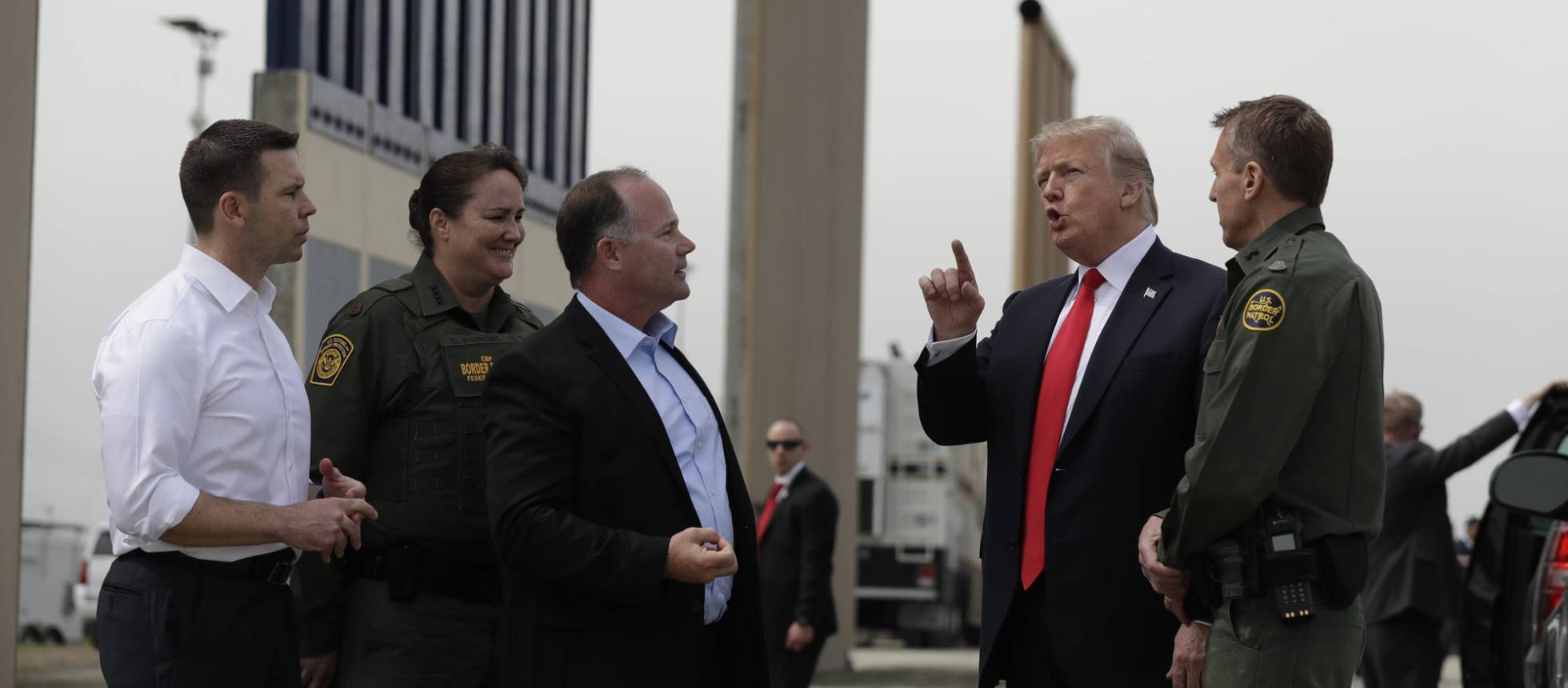 La visita de Trump al muro, en imágenes