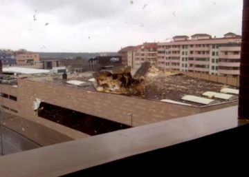 El viento arranca el techo de un gimnasio en Cáceres