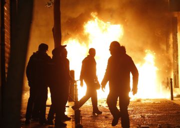 Protestas por la muerte de un mantero en Lavapiés, en imágenes