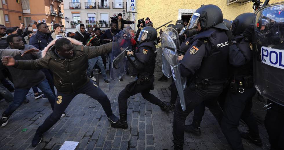 Protestas en Lavapiés, en imágenes