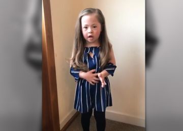 Una niña de cinco años anima a llevar ‘calcetines desparejados’ por el Día Mundial del Síndrome de Down