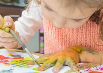¿Desaparecerán los regalos del Día del Padre (y de la Madre) en los coles?