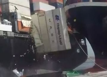 Dos grandes cargueros chocan en el puerto de Karachi