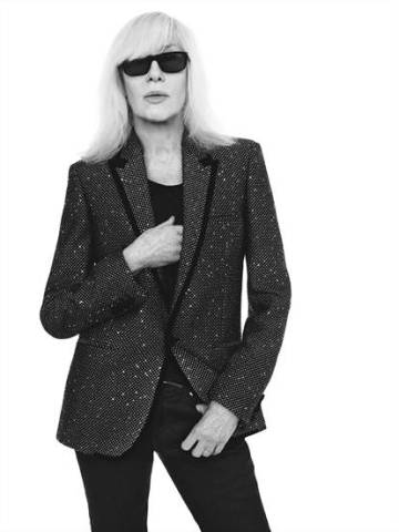 La modelo Betty Catroux en una de las imágenes para Yves Saint Laurent.