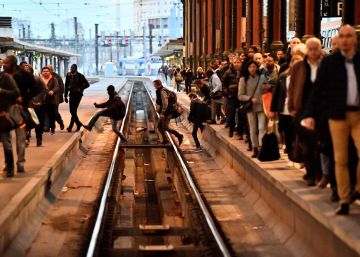 Ferroviários franceses desafiam Macron com greves em série