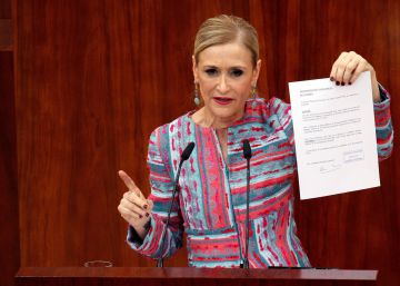 Cifuentes: dimitir es la salida