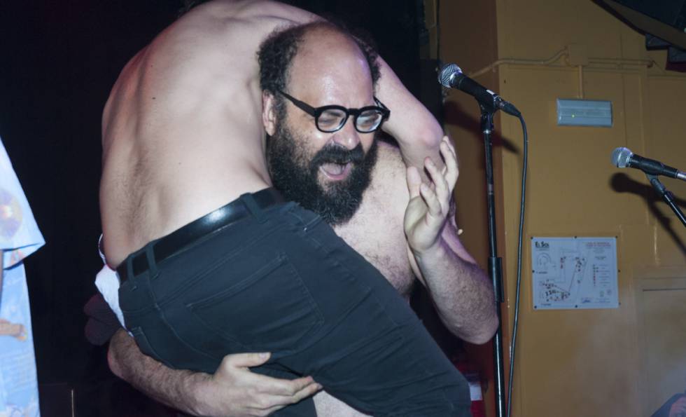 Ignatius Farray: el ministro de Moderdonia también es una estrella del rock