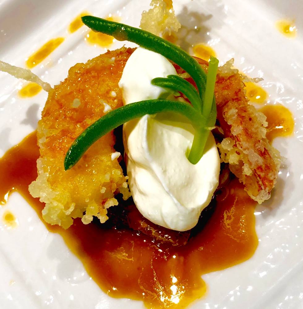 RABO DE CERDO GLASEADO CON SU JUGO Y GAMBÓN EN TEMPURA ESTILO COREANO CAPEL