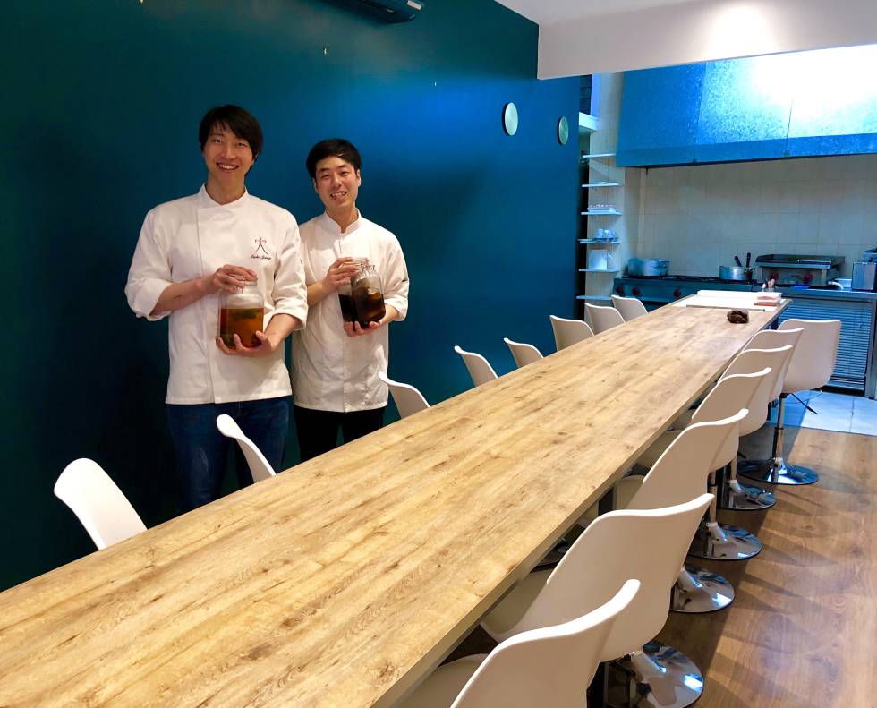 LUKE JANG CON SU AYUDANTE COREANO SUNGKYUN CAPEL