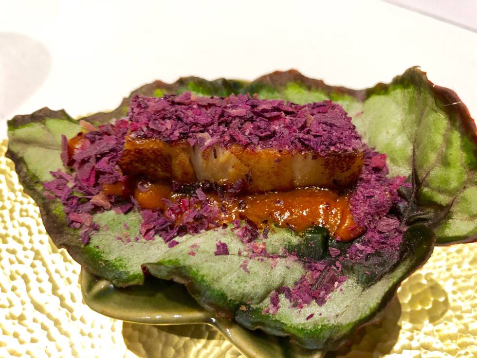 SSAM COREANO CON PANCETA IBÉRICA CRUJIENTE DE CEBOLLA MORADA Y SALSA SSAM CAPEL