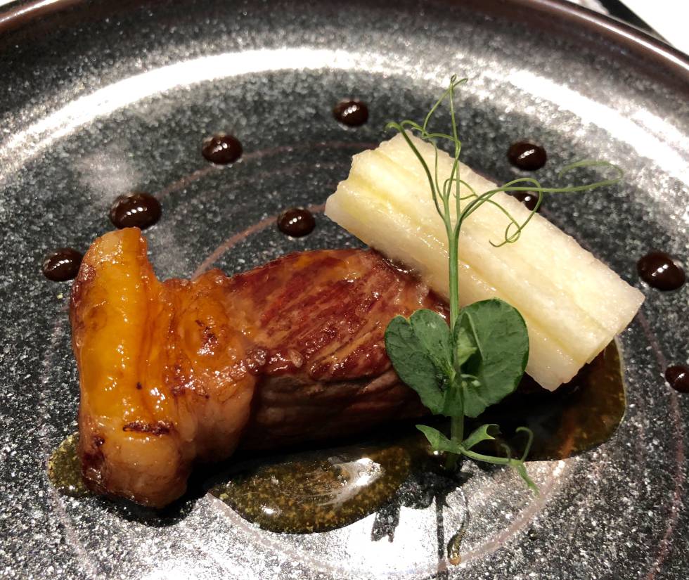CHULETA DE VACA A LA PARRILLA A LA VINAGRETA DE AJO Y SALSA BULGOGI CAPEL