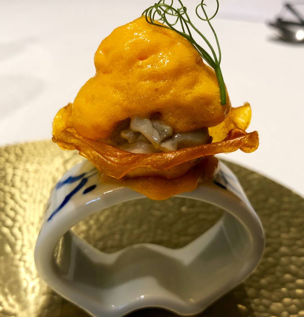 CILINDRO DE KIMCHI CON IBÉRICO CONFITADO Y OSTRA CAPEL