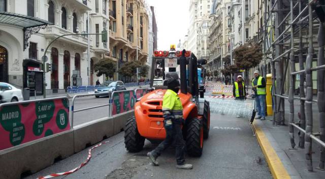 Obras en la Gran Vía para ampliar las aceras.