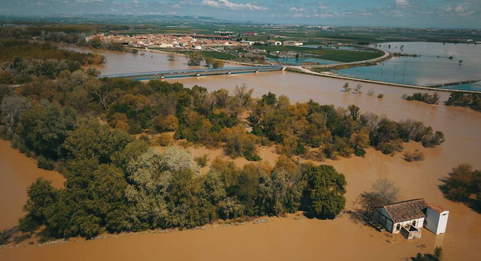 La crecida del río Ebro, en imágenes
