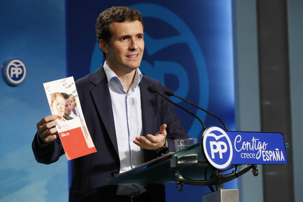 Pablo Casado discussing his degree in Madrid.