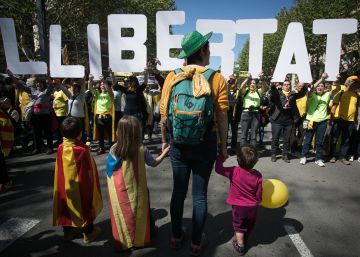 Miles de personas marchan en Barcelona en apoyo a los presos del ‘procés’, en imágenes
