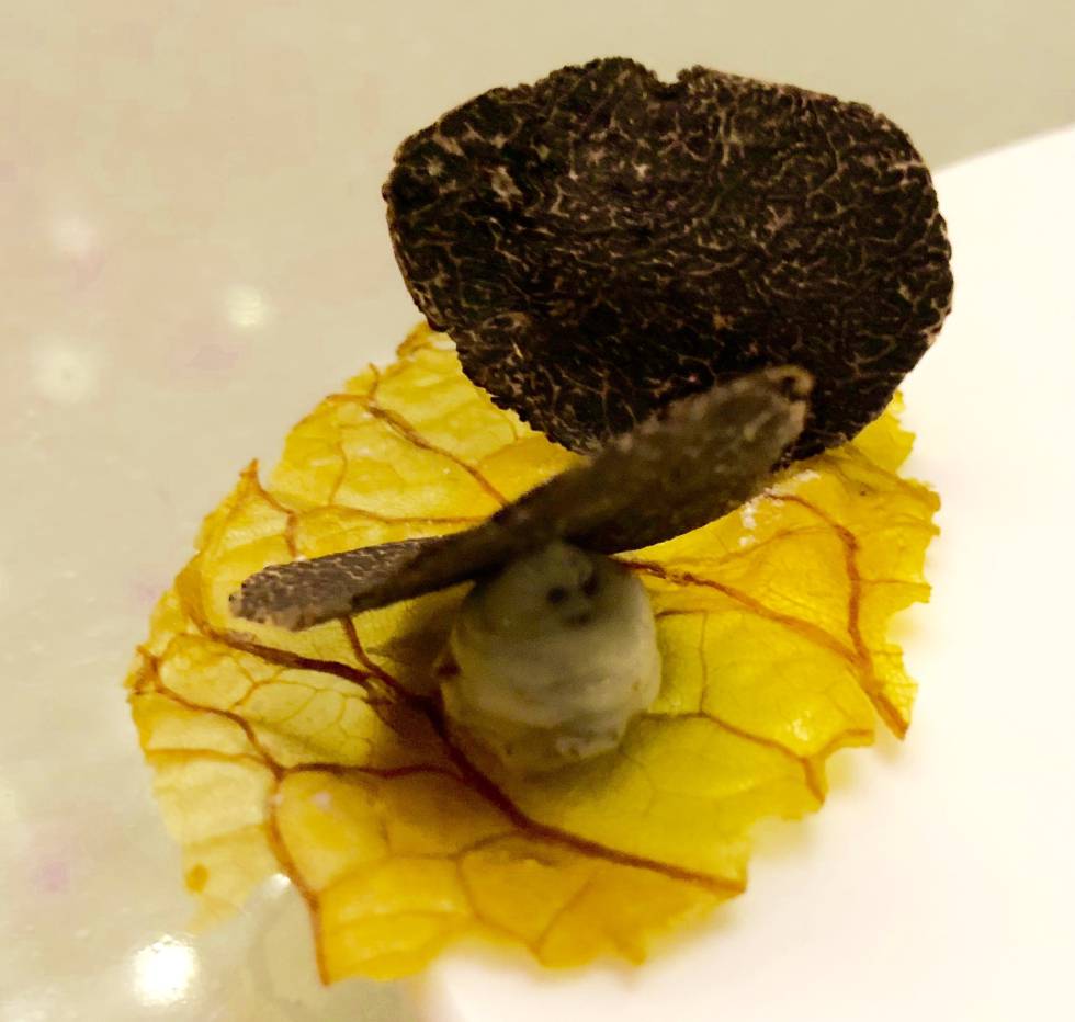 HOJA DE COL CRUJIENTE CON TRUFA CAPEL
