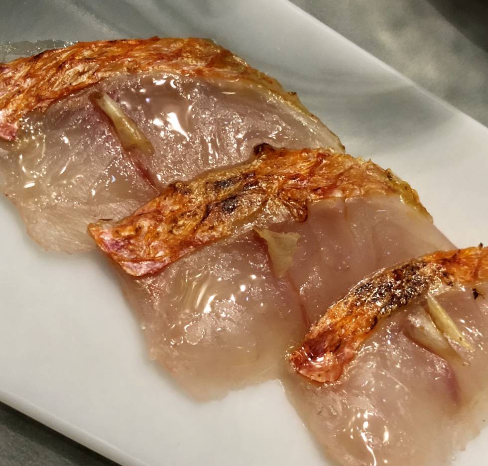 LASCAS DE SALMONETE A LA PARRILLA CAPEL