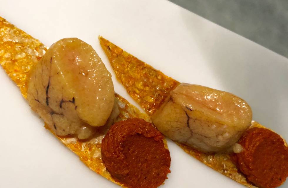 PIEL DEL SALMONETE CON SUS HUEVAS Y PATÉ DE SUS HIGADITOS CAPEL