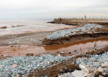 Cazadores de plásticos en el Mare Nostrum