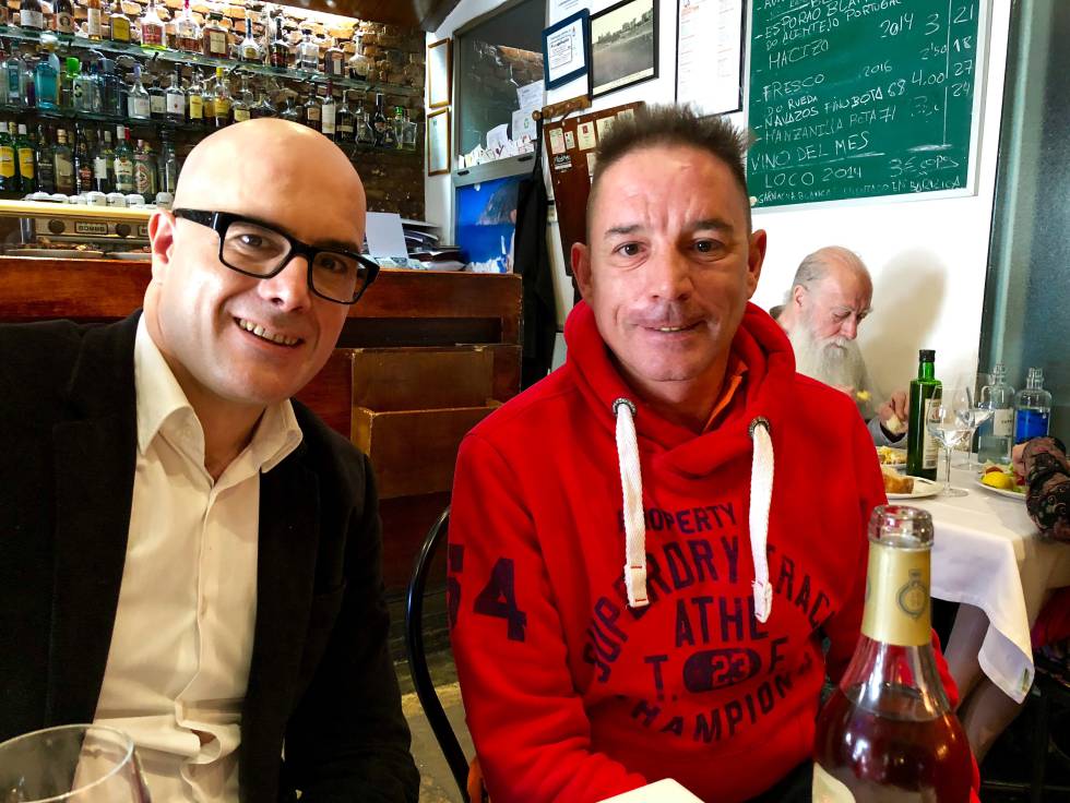 ALBERTO Y BELARMINO FERNANDEZ EN TABERNA ASTURIANOS CAPEL