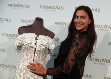 Irina Shayk presenta la nueva colección de Pronovias en Barcelona