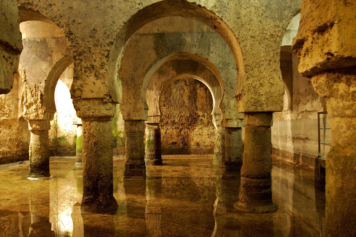 Aljibe hispano árabe del palacio de las Veletas (Cáceres).