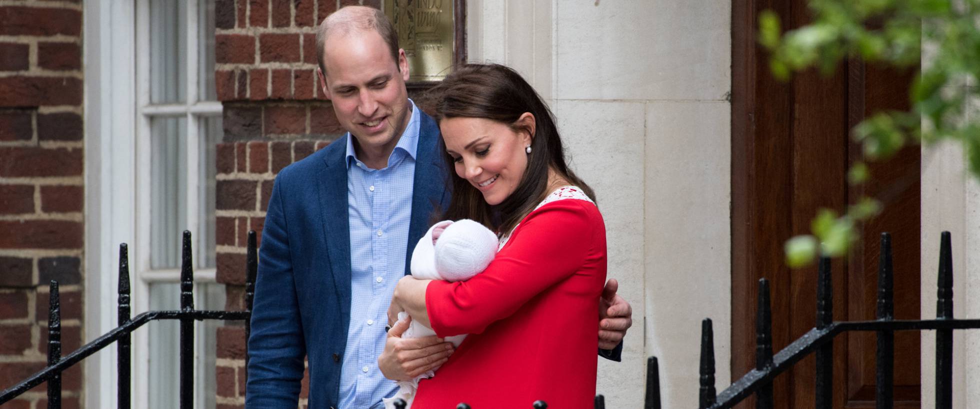 LONDON, ENGLAND - APRIL 23: Prince William, Duke of Cambridge and Catherine, Duchess of Cambridge leave the Lindo Wing of St Mary's Hospital with their new born baby boy on April 23, 2018 in London, England. The Duchess of Cambridge gave birth to a boy at 11.01 BST, weighing 8lb 7oz. (Photo by Chris J RatcliffeGetty Images)