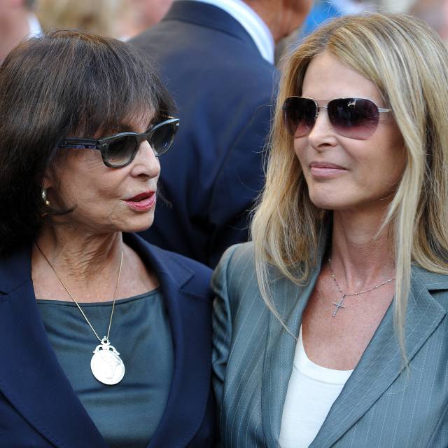 Isabel de Yugoslavia junto a su hija Catherine Oxenberg en un acto en Belgrado en 2012.