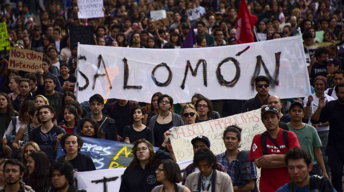 Protesta en Ciudad de México por el asesinato de los estudiantes de cine.