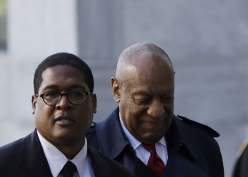 Bill Cosby entrando a los juzgados este jueves para conocer la sentencia de su caso.